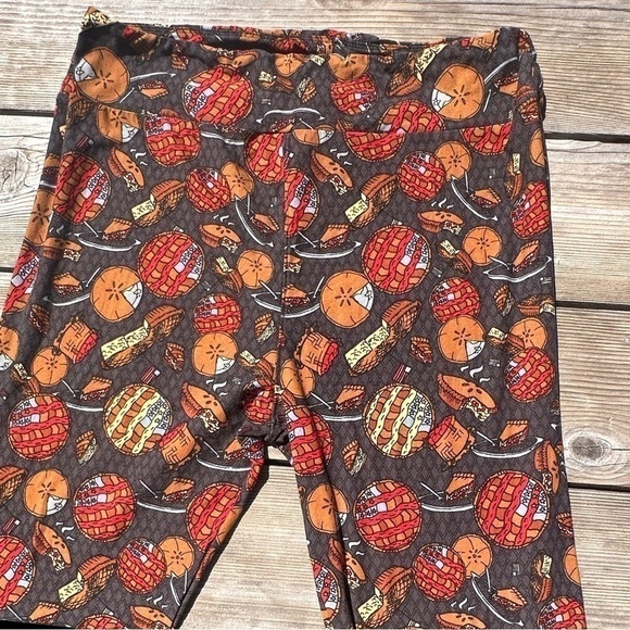 Lularoe TC2 plus size Pie leggings! These are as American as apple pie! - Picture 4 of 7